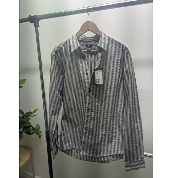 H&M - slim fit black and white striped collared shirt - medium - Picture 2 of 2